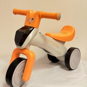 儿童平衡车1一3岁小孩无脚踏溜溜车滑步车婴儿学步四轮宝宝滑行车