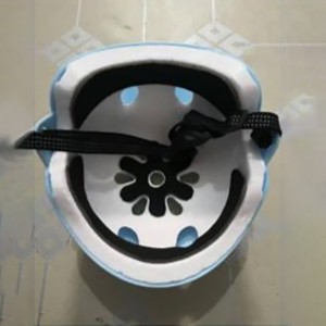 厂家直供儿童滑板骑行攀岩梅花头盔平衡车轮滑儿童保护头盔