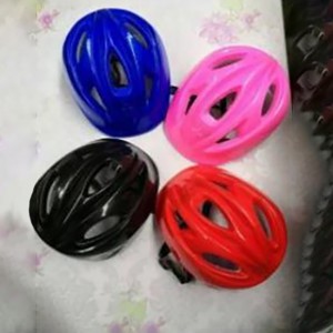 Factory direct supply of new helmets, children&#039;s ice skates, hats, roller skating protectors, cartoon 5-hole foam helmets
