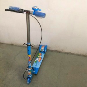 铁质滑板车，脚踏滑板车，儿童滑板车 带手刹车滑板车