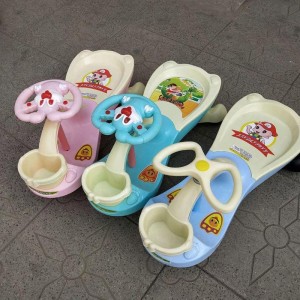 儿童公园驾驶扭扭车玩具儿童魔术摇摆车儿童扭扭车儿童摇摆车