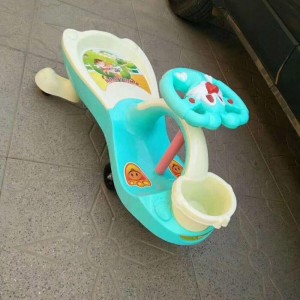 儿童公园驾驶扭扭车玩具儿童魔术摇摆车儿童扭扭车儿童摇摆车