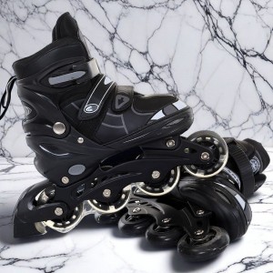 Adjustable ice skates for kids roller skates set for boys and girls, beginners can use the 8-wheel full flash stand to thicken