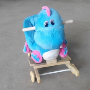 婴儿摇摇椅毛绒玩具摇摇马溜溜车带音乐儿童毛绒摇摇马